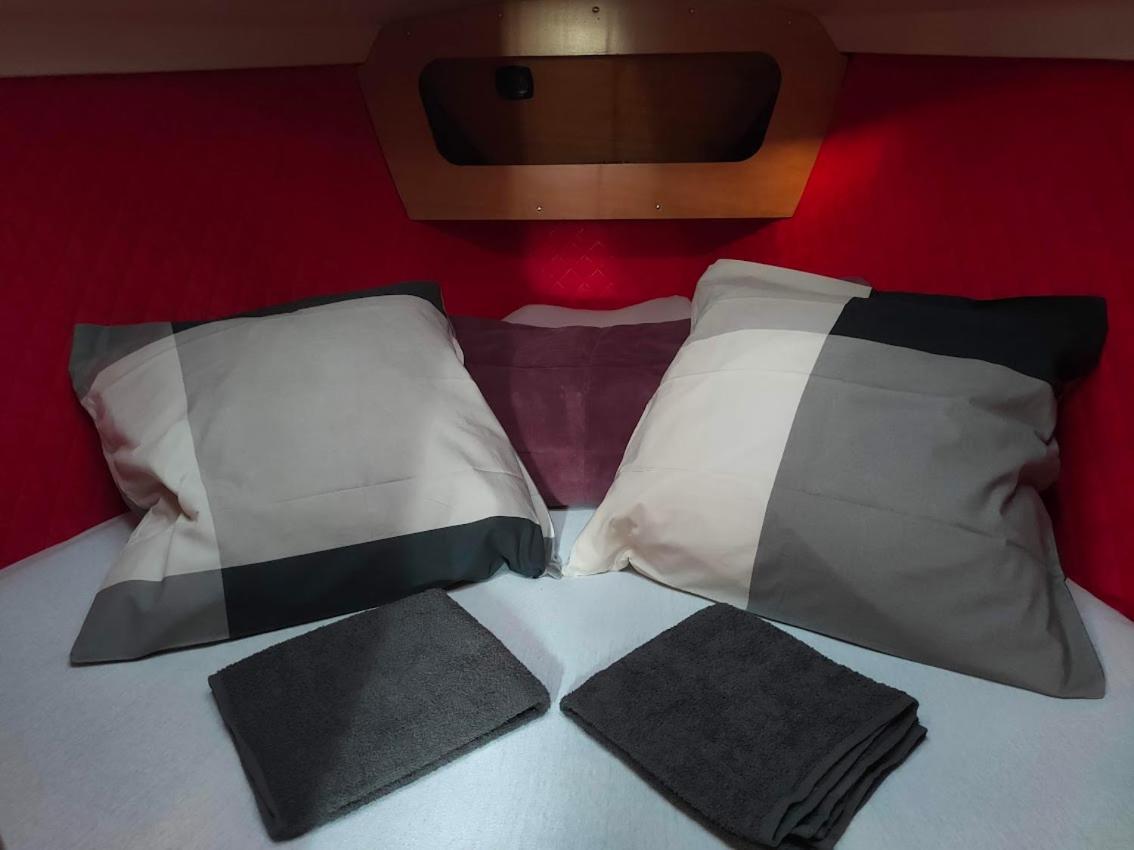 Nuit Sur Un Voilier Hotel Nonsard-Lamarche ภายนอก รูปภาพ